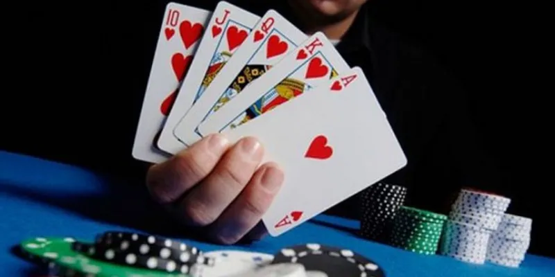 Lời khuyên từ chuyên gia khi chơi poker online